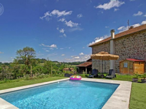 Gîte avec piscine, cheminée, jardin, et animaux acceptés - FR-1-496-32